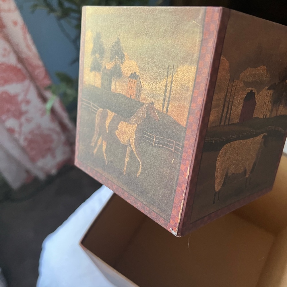Farmhouse nesting boxes - Picture 7 of 11